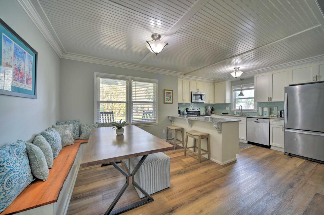 Charming House With Patio, 3 Half Mi To Beach! Чарлстън Екстериор снимка